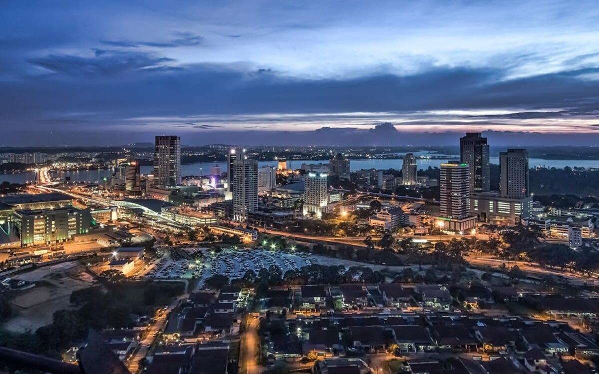 A Stylish High-Floor 2Br Suasana Suites Views Johor Bahru Exteriör bild