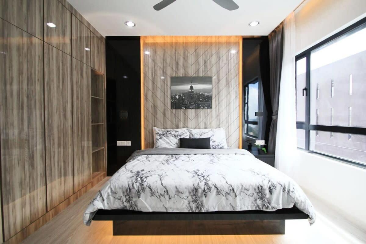 A Stylish High-Floor 2Br Suasana Suites Views Johor Bahru Exteriör bild